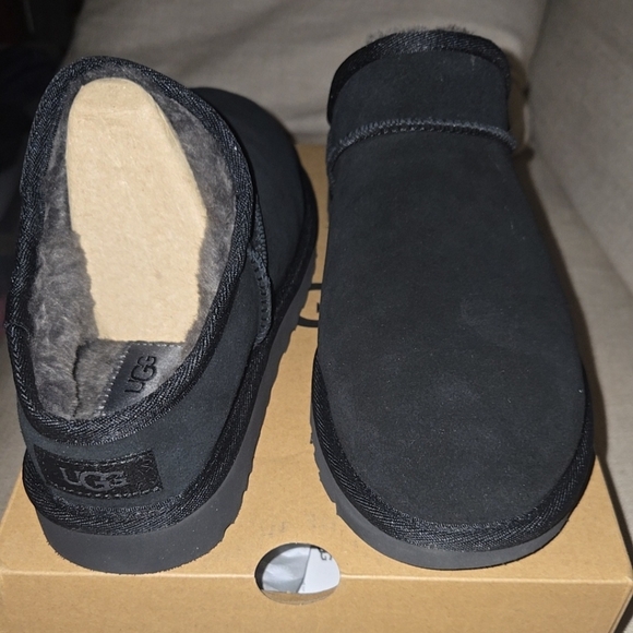 Women's Black Slip-On Uggs - Picture 2 of 4